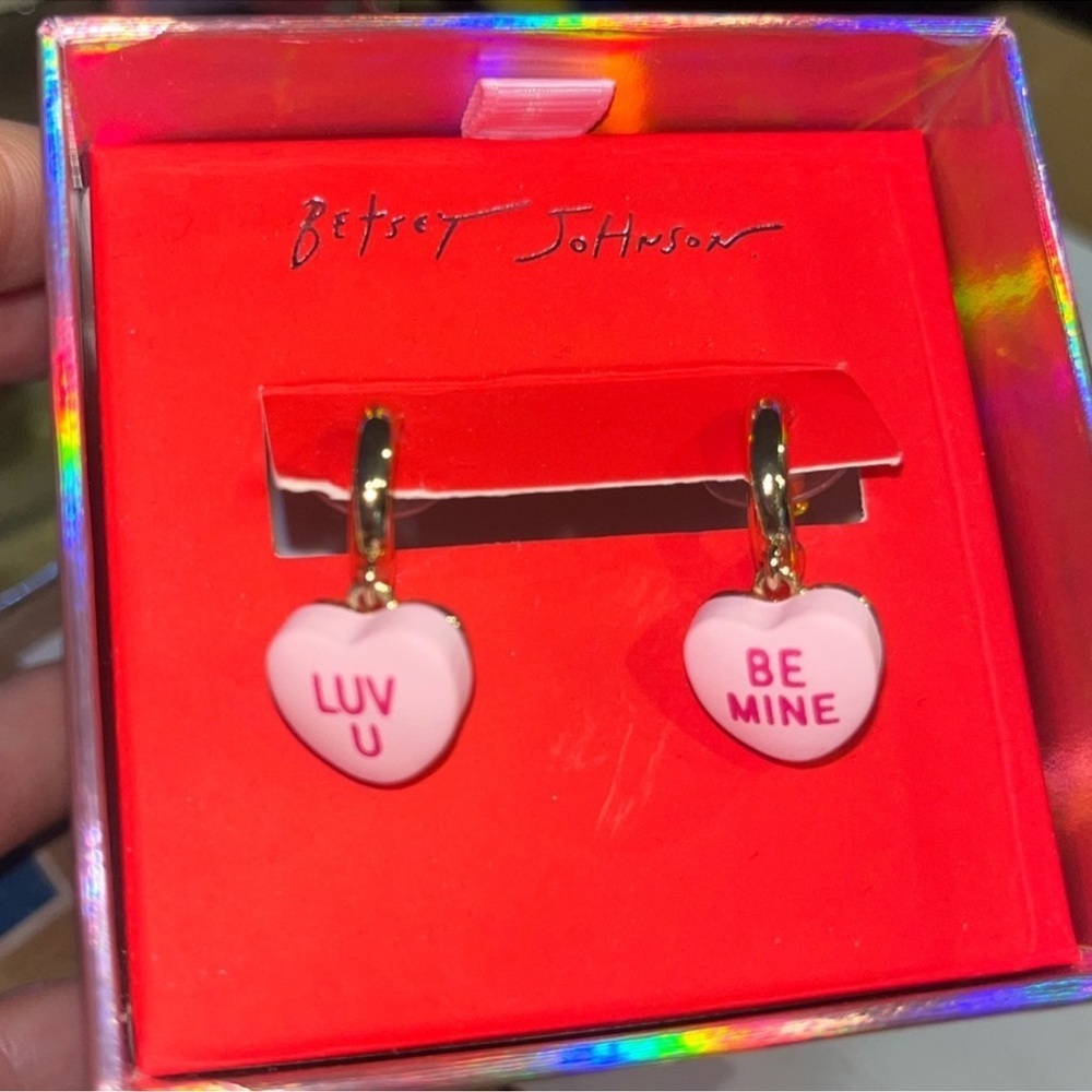 Betsey Johnson Pink Heart Earrings NEW IN BOX - Picture 4 of 5